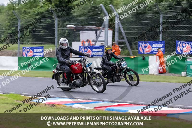 Vintage motorcycle club;eventdigitalimages;mallory park;mallory park trackday photographs;no limits trackdays;peter wileman photography;trackday digital images;trackday photos;vmcc festival 1000 bikes photographs